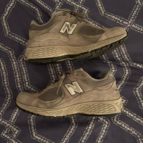 New Balance 2002R sneakers - Picture 2 of 8